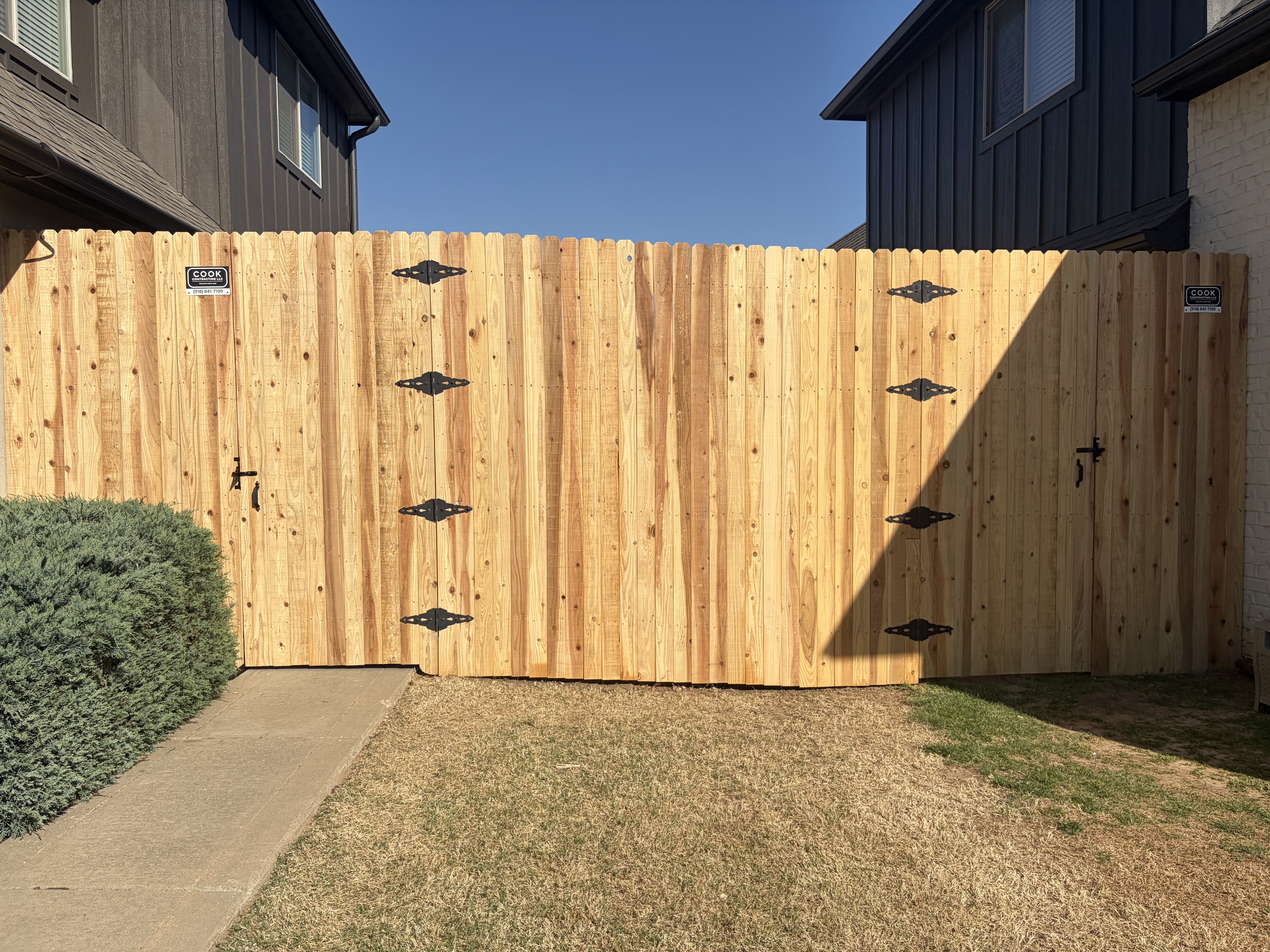 Wood double gate — residential
